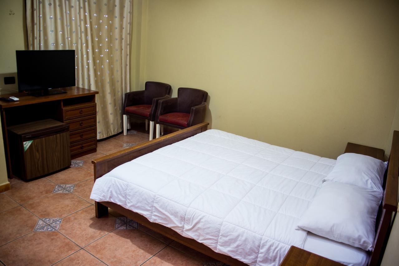 Hotel La Quercia Durrës 外观 照片